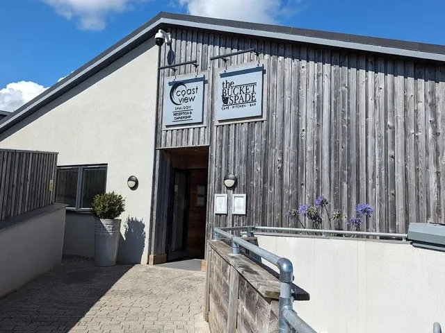 Coastal Dining with Extensive Sea Views at The Bucket & Spade in Shaldon